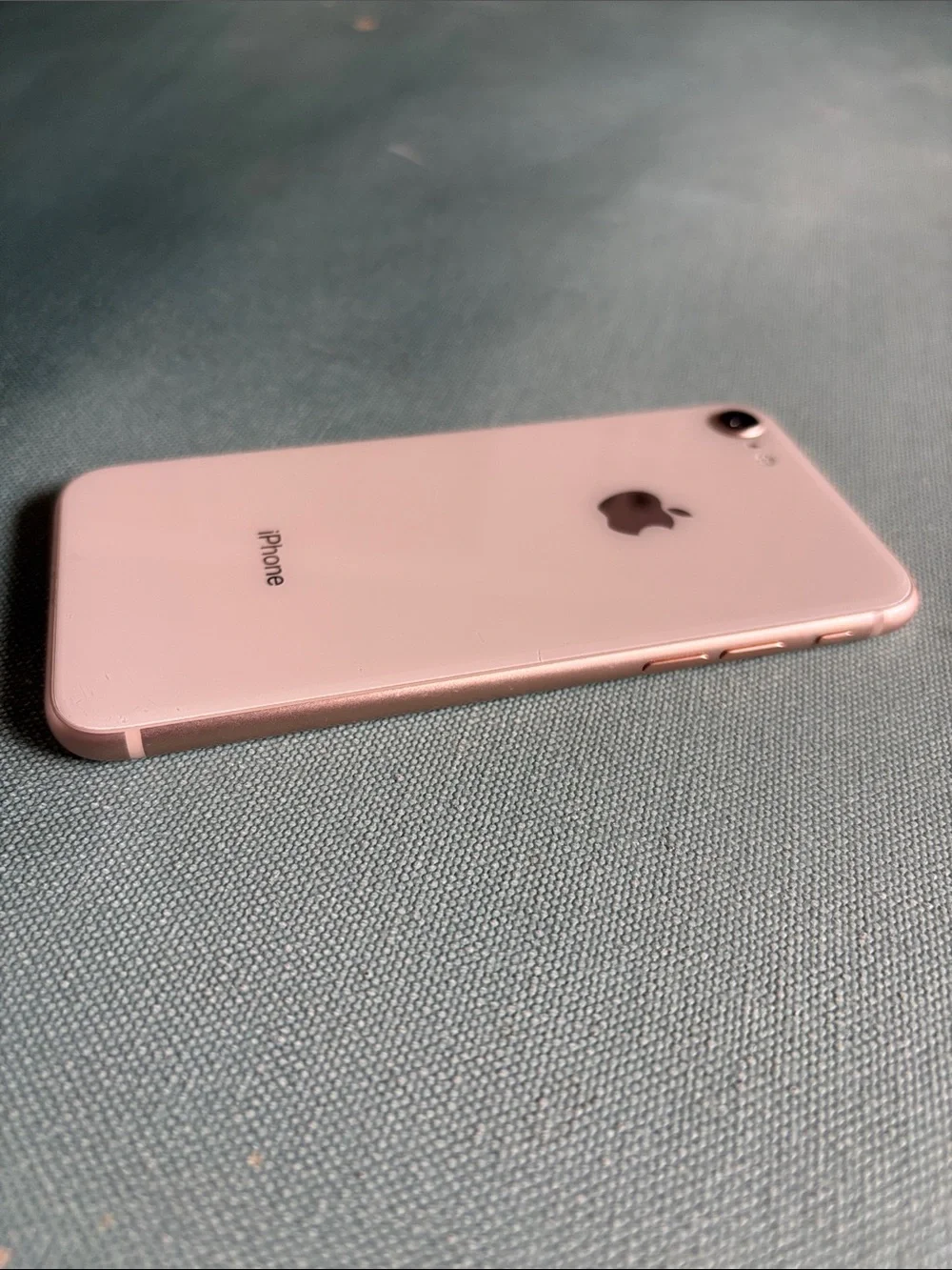 Apple iPhone 8 Rose Gold ****FOR PARTS ONLY****